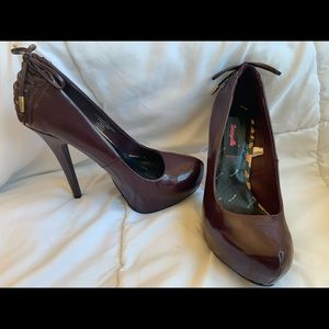 Gorgeous Betseyville by Betsy Johnson purple heels